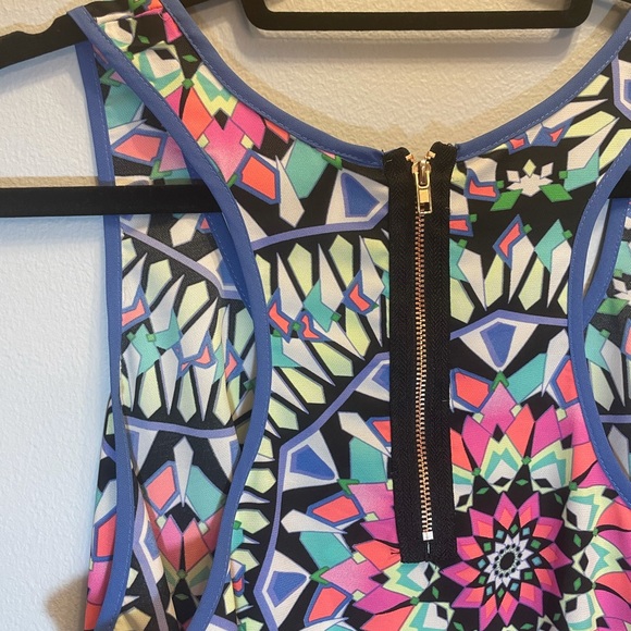 Patterned tank top - Picture 3 of 3